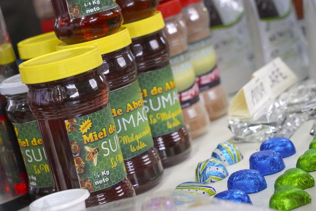 Exhibición de productos alimentarios elaborados en nuestro país. (Foto: Difusión)