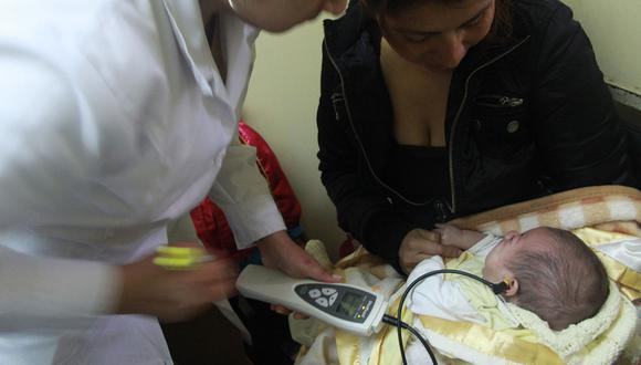 Todo nacido vivo, dentro de los primeros 28 días de vida, tiene derecho al examen médico detallado que incluye el descarte de seis enfermedades. (Foto: Andina)