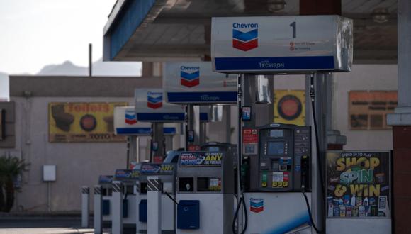 Estaciones de bombeo de combustible vacantes en una gasolinera Chevron en Las Vegas, Nevada, EE. UU., el jueves 21 de julio de 2022. (Fotógrafo: Bridget Bennett/Bloomberg)