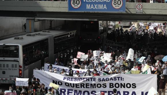 Trabajadores tomaron la Vía Expresa. Fotos: Jessica Vicente/@photo.gec