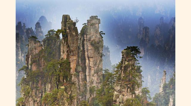 Montañas de Zhangjiajie (Hunan, China). Esas fotos de paisajes naturales que nos hacen asombrarnos, emocionados, responden a algún tipo de fenómeno natural más o menos extraordinario. Elegimos las que más nos llaman la atención, como las Montañas de Zhang