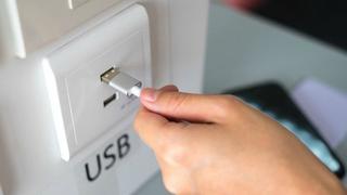 Ciberdelincuencia: No use jamás los cargadores USB del aeropuerto