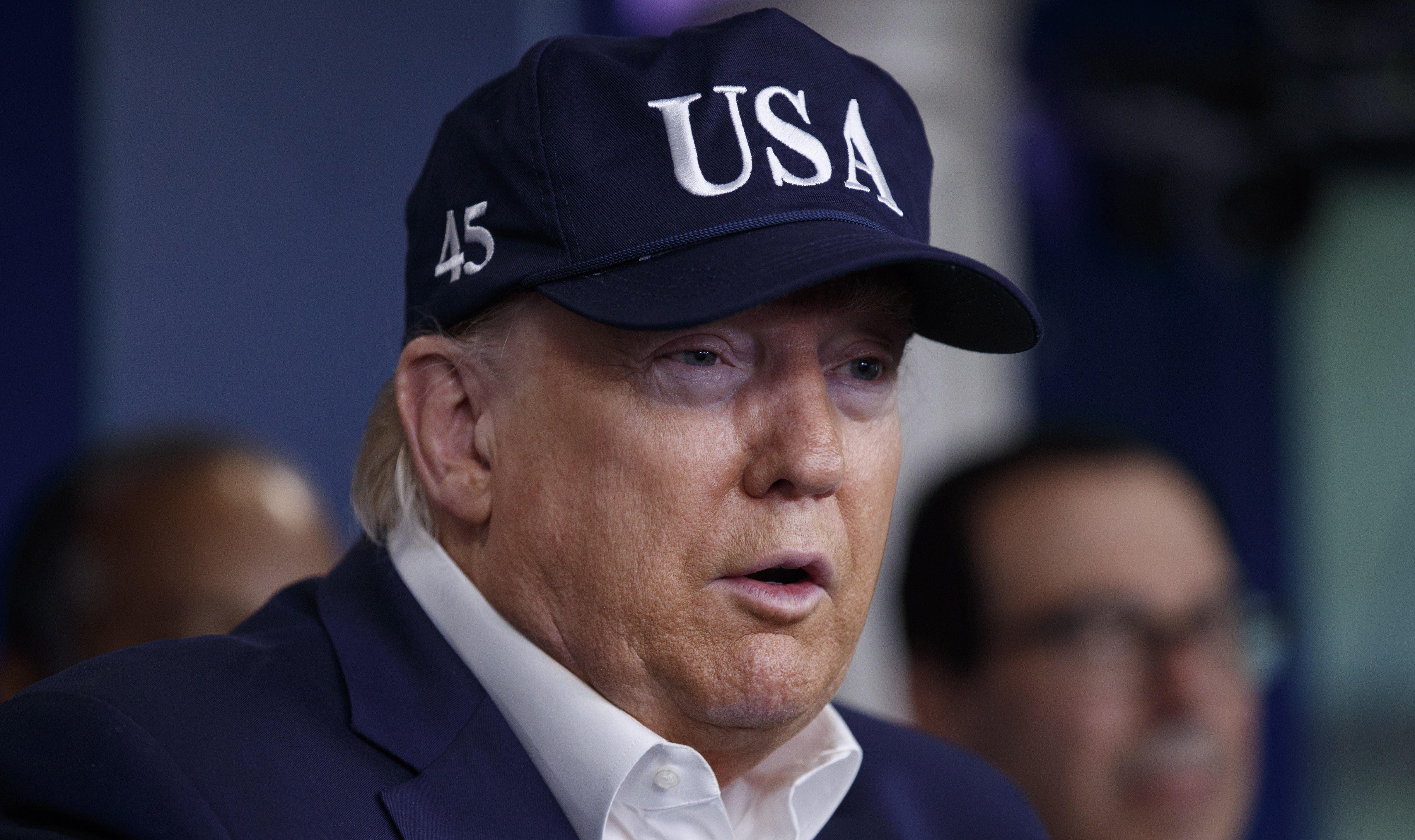 Donald Trump habló sobre el coronavirus desde la Casa Blanca. (EFE/EPA/SHAWN THEW).