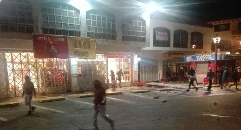 Las protestas se realizaron por el alza de pasajes del Metro. (Foto: Twitter @rsbchile)