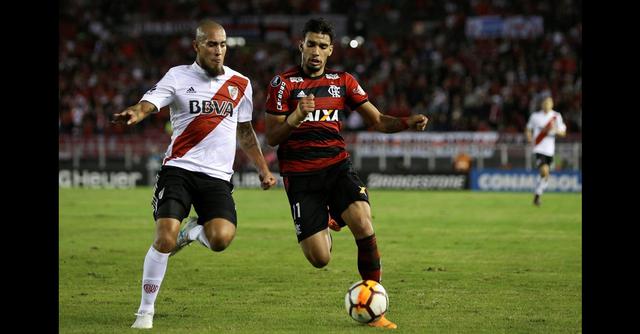 Foto 9 | Incombustible Juan. El prolijo defensa brasileño Juan se enfrentó a River con casi dos décadas de diferencia. Con 21 años jugó tres de los cuatro partidos entre Flamengo y River del 2000 y a sus 39 años participó en uno de los dos encuentros del 2018. Además anotó dos goles al Millonario en los cuartos de final de la Copa Mercosur. (Foto: Reuters)