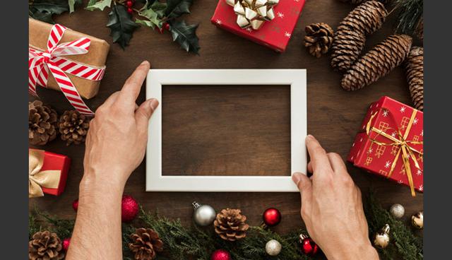 FOTO 7 | 7. Si no hay dinero, debe haber creatividad. También se vale decir que no hay un peso para regalos (ya hemos hablado antes de la actitud del Grinch Financiero). Pero tampoco se trata de ser un grinch en la vida. Acá la solución es algo básico: utiliza la creatividad para regalar algo con significado. Suena a cliché, pero una carta hecha a mano, un playlist en línea o cualquier detalle que sepa llegar a la persona, será un regalo muy significativo y cuyo costo empieza en cero pesos. Te damos algunas ideas de “Poco presupuesto, mucho significado”.