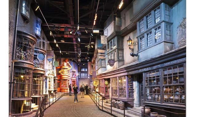 El 'Hogwarts Express', el tren que lleva en la versión cinematográfica a Harry Potter y sus amigos desde Londres hasta el colegio de magia y hechicería.