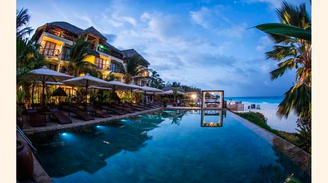 The Z Hotel, Zanzíbar (Tanzania). Puntuación: 4,6/5. Este hotel de cuatro estrellas se ubica en la idílica playa de Nungwi, en el extremo norte de Zanzíbar. Sus 38 habitaciones combinan arte contemporáneo con elementos propios de la cultura de la zona, y 