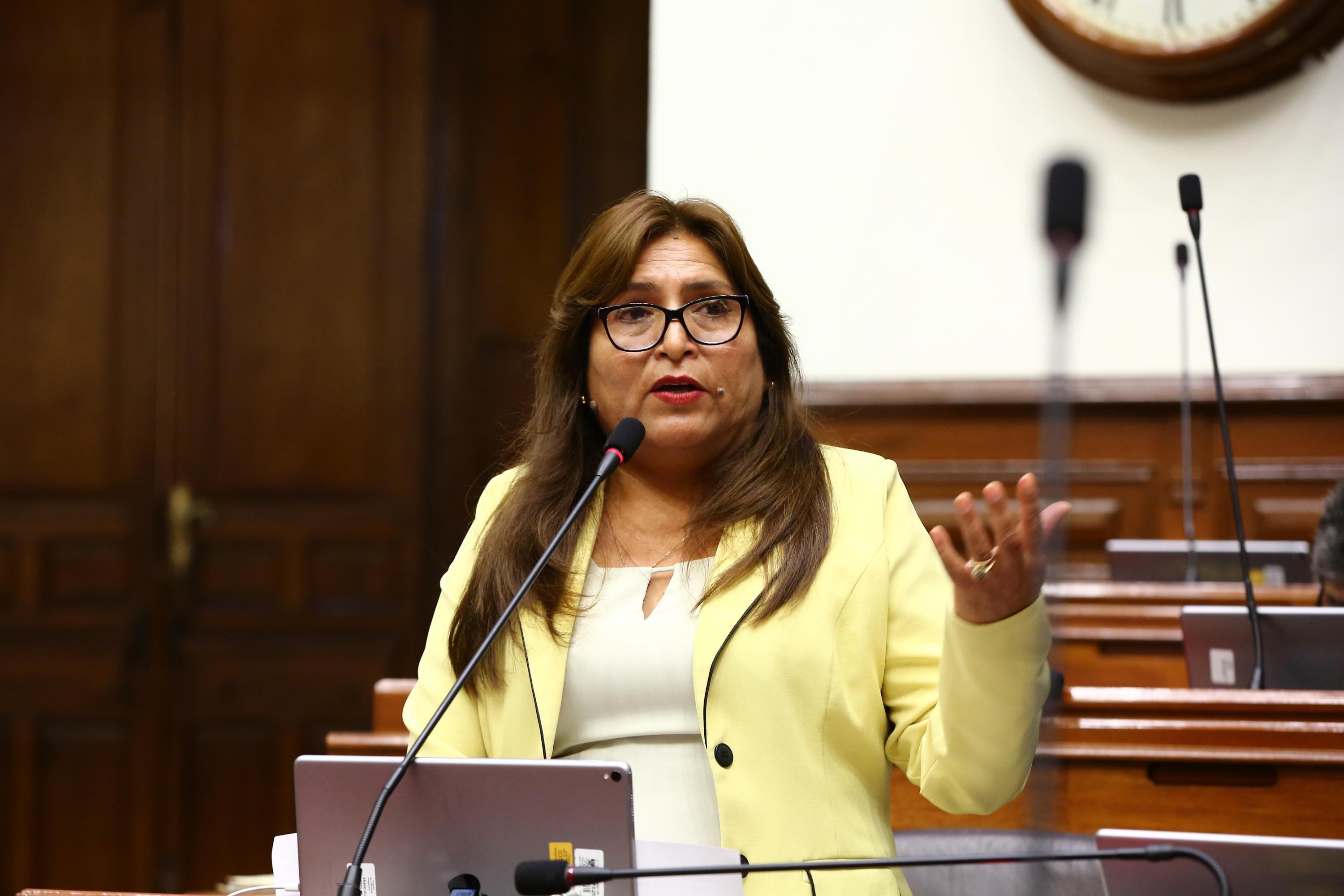 La congresista Betty Ananculi habría colocado&nbsp;presuntamente información falsa en su hoja de vida. (Foto: Congreso de la República)