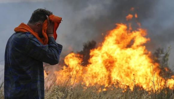Las imponentes imágenes de los violentos incendios que dejaron decenas de muertos en Grecia (Foto: T13)