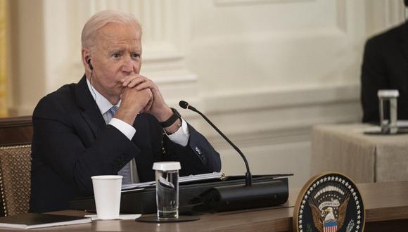 “No hay razón por la que no podamos aprobar esas dos leyes”, afirmó Biden, quien también dijo: “Creo que podemos conseguirlo”. (Foto: Jim Watson / AFP).