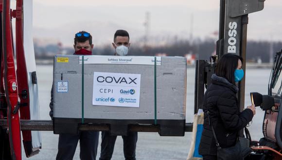 Covax Facility confirmó que no cumplirá con la entrega al Perú de las 13,2 millones de dosis contra el COVID-19 comprometidas para este 2021. (Foto: AFP)