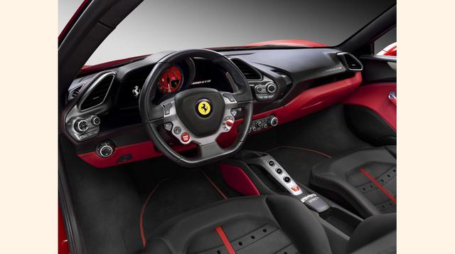 El interior de esta nueva Ferrari ha sido rediseñado y actualizado, siempre manteniendo la deportividad y lujo que caracterizan a la marca. (Foto: Autocosmos)