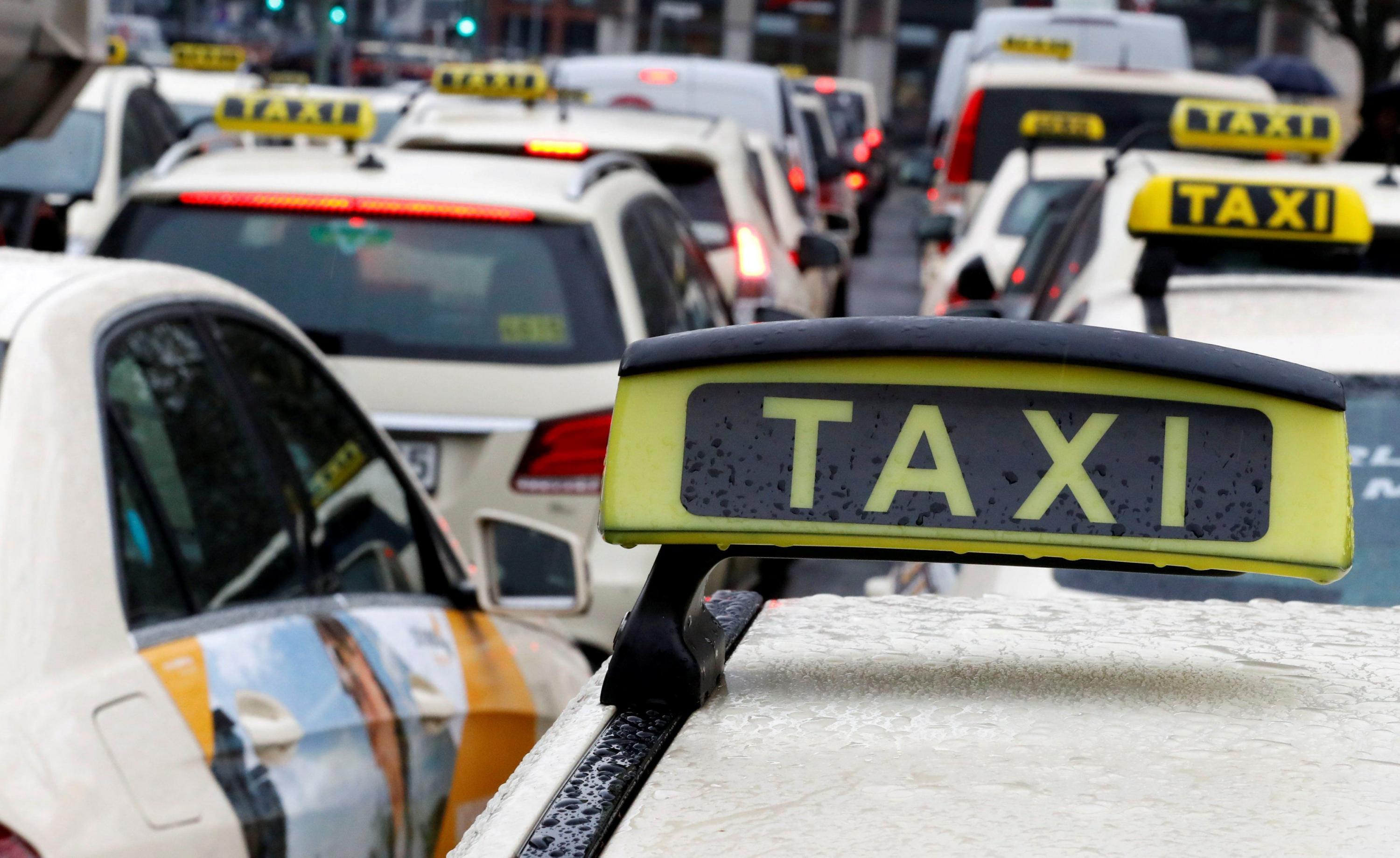 El esposo de la jueza a cargo de otorgar el permiso a Uber tenía una relación financiera con Uber, según los taxistas. (Foto: Reuters)