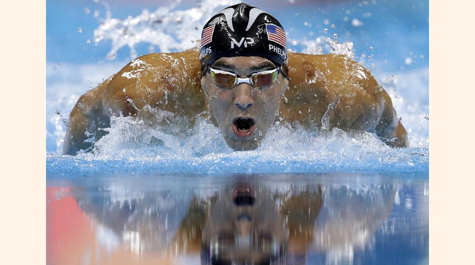 El multimedallista norteamericano Michael Phelps durante la final de 200 metros combinados. (Foto: AP)