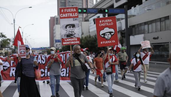 Ciudadanos marchan este martes 5 de abril contra las medidas dictadas por el Gobierno de Pedro Castillo. (Foto: GEC)