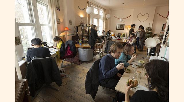 Los huéspedes también están invitados a llevar su propia comida a la cafetería. (Foto: The Guardian)
