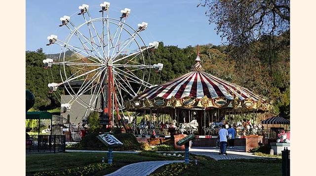 Dentro de Neverland podían encontrarse, entre otras cosas, un zoológico y un parque temático, con una noria, un carrusel y una montaña rusa. (Foto: emol)
