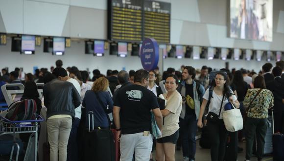 Ministro de Transportes estimó que recién mañana, sábado 3 de febrero, se normalizaría los vuelos en el aeropuerto Jorge Chávez. (Foto: GEC)