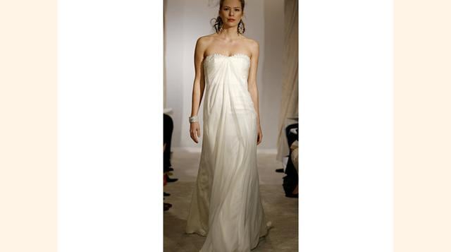 Badgley Mischka. Son dos diseñadores, Mark Badgley y James Mischka. Sus vestidos de novia están basados en los años 40 y en el glamour del Hollywood de antes. Utilizan la mezcla de telas y los corsettes. (Foto: bodaclick)