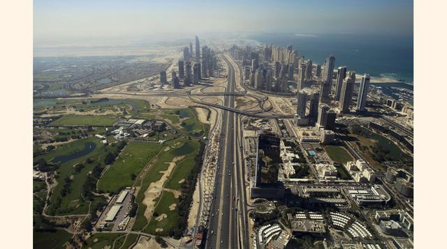 Sheikh Zayed Road ayuda a formar E 11, la calle más larga de los Emiratos.