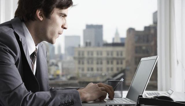 FOTO 3 | “Son el orgullo y la vanidad hablando, no el liderazgo” - Odin en Thor. (Foto: Difusión)