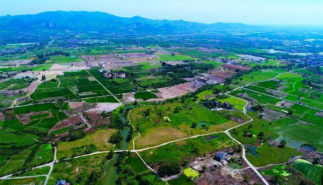 FOTO 2 |  Ruinas arqueológicas de la ciudad de Liangzhu, China. Ubicadas en la cuenca del río Yangtze, estas ruinas son un ejemplo sobresaliente de la civilización urbana temprana expresada en monumentos de tierra, planificación urbana, un sistema de conservación de agua y una jerarquía social expresada en cementerios dentro de la propiedad. Foto: unesco.org.