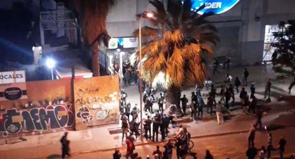 Express, otra de las tiendas de Walmart, también fue afectada. (Foto: Twitter @sinfusil)