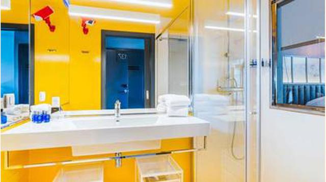 "Todo es slick, slim y smart en esta suite inteligente", explican en el hotel. Cuenta con dos televisores de alta definición de 48 pulgadas y cuesta desde 690 euros la noche. En todos los casos se incluye desayuno y wi-fi.