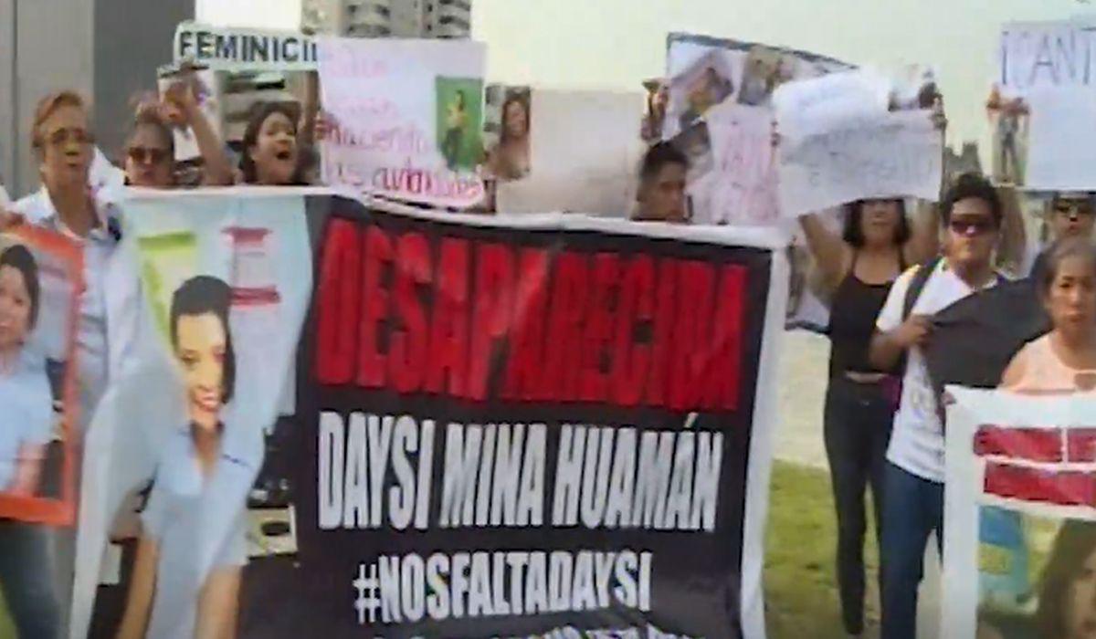 Familiares y amigos de Daysi Lizeth Mina Huamán protestaron frente al Palacio de Justicia. (Foto: Captura/Canal N)