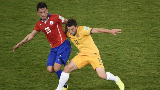 Charles Aránguiz |Charles Aránguiz es uno de los jugadores claves de Sampaoli. Este chileno hace el recorrido por los costados, pero también cumple labores defensivas. Su precio supera los 10 millones de dólares. (AFP)