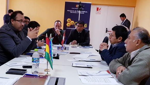 Edmer Trujillo, ministro peruano de Transportes y Comunicaciones, y Milton Claros, ministro boliviano de Obras Públicas, Servicios y Vivienda, se reunieron en el distrito de Desaguadero (Puno). (Foto: Difusión)