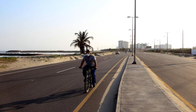 La situación de Cartagena es igual en toda Colombia y los únicos hospedajes que aún permanecen abiertos son los que alojan a “personas que quedaron atrapadas en el país luego de que se cerraron las fronteras”, en marzo pasado. (EFE/ Ricardo Maldonado Rozo).