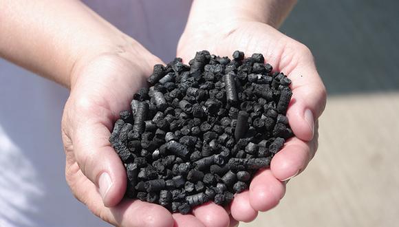La empresa transformará cada año 16,000 toneladas de residuos de la caficultura en este carbón, también conocido como biocarbón, que presenta numerosas ventajas en cuanto a la lucha contra el cambio climático y el mantenimiento de los campos de cultivo.