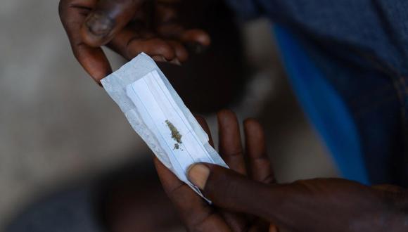 Muchos amigos de Clarke han muerto, probablemente por el consumo de esta droga. No existen cifras oficiales de muertos, pero funcionarios de la morgue pública de Freetown aseguran haber contabilizado más de treinta cadáveres de jóvenes no identificados en los últimos meses. (Foto: AFP)