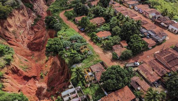 Vista aérea de erosiones en Buriticupu, estado de Maranhao, Brasil, tomada el 21 de abril de 2023. Foto: NELSON ALMEIDA / AFP)