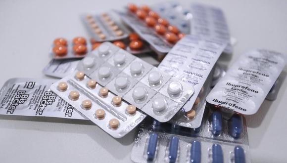 Es discutible que se exija tener medicamentos genéricos a las farmacias privadas.