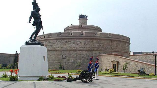 En el año 2011, el Ministerio de Defensa firmó una adenda con Moreno para ampliar por ocho años la utilización de un terreno de 5,500 metros en la Fortaleza del Real Felipe, para sacarle provecho al centro de convenciones que se construyó ahí. (Foto: USI)