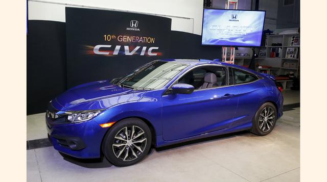 El Honda Civic Coupe 2016 fue presentado en el Auto Show de Los Ángeles, California, Estados Unidos. (Foto: Reuters)