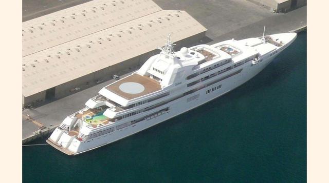 DUBAI – US$ 300 millones. Con 532 pies de largo, Dubai es el tercer mayor yate privado en el mundo. Fue construido en el 2007 por el jeque Mohammed bin Rashid Al Maktoum, el Vicepresidente y Primer Ministro de los Emiratos Árabes Unidos y emir de Dubai. S