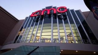 Cadena de cines AMC buscará levantar capital, advierte sobre problemas de liquidez 