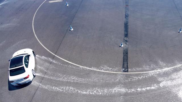 ¿Por qué es atractivo? BMW provee el M4 Coupé que usted necesita para todo el curso; recomendamos la BMW M Drift Experience. O puede consultar con los instructores de BMW para planear sus propios cursos personalizados. El curso cuesta entre US$ 130 y $ 1,