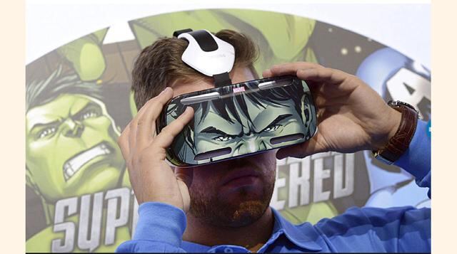 Samsung Gear VR, casco de realidad virtual Reconoce el movimientos para desplazarse a través de los contenidos. Tecnología de Oculus. Campo de visión de 96 grados. (Foto: Expansión)