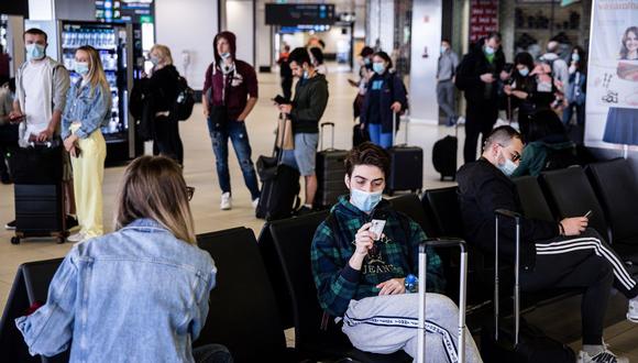 Los millennials no solo están ansiosos por viajar, también están invirtiendo su efectivo en aerolíneas.