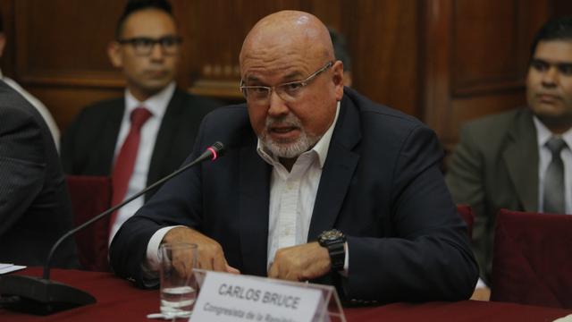 "Es una vergüenza del más alto nivel. No tenían derecho para modificar esto. Lo único que podían hacer es verificar si están dentro de las facultades [delegadas al Ejecutivo] y tipificar delitos sí estaba dentro de ellas", sostuvo Carlos Bruce.