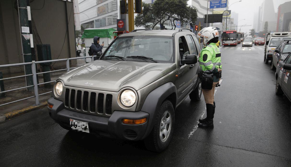 La fiscalización y detección de infracciones al Reglamento Nacional de Tránsito en la vía pública son funciones propias de la Policía. (GEC)