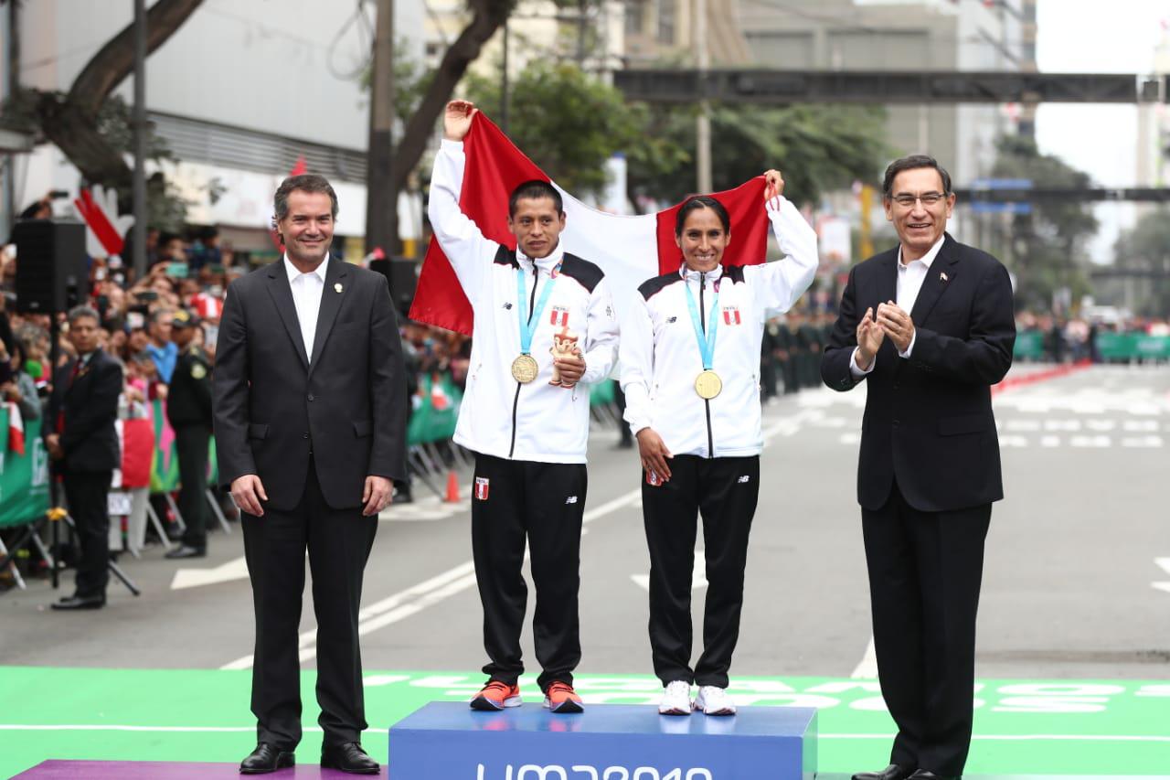 Los campeones de la Maratón, los peruanos Gladys Tejeda y Christian Pacheco. (Foto: Giancarlo Ávila)
