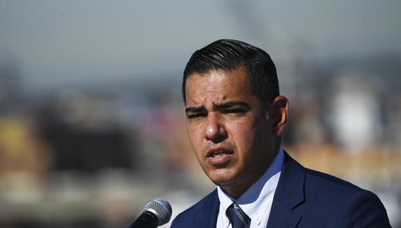 El peruano Robert García tiene una amplia experiencia en política, en 2014 fue elegido como alcalde de Long Beach. (Foto: Patrick T. FALLON / AFP)