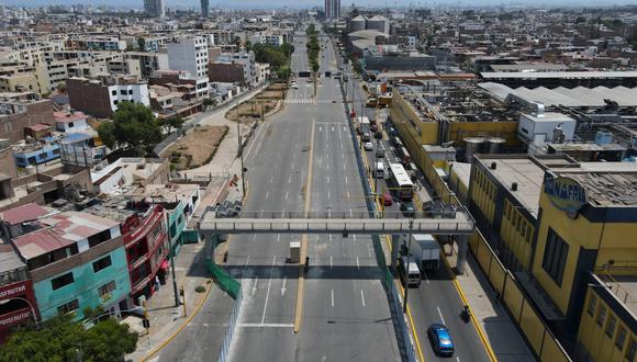 Unas 10 cuadras de la Av. Venezuela fueron cerradas al tránsito vehicular por obras de la Línea 2 del Metro de Lima. | Foto: Jorge  Cerdán/@photo.gec