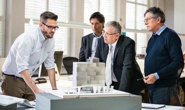 FOTO 4 | Escucha y responde. Presta atención a lo que dice la otra persona. Siempre nos damos cuenta cuando a la otra persona le importa lo que decimos.